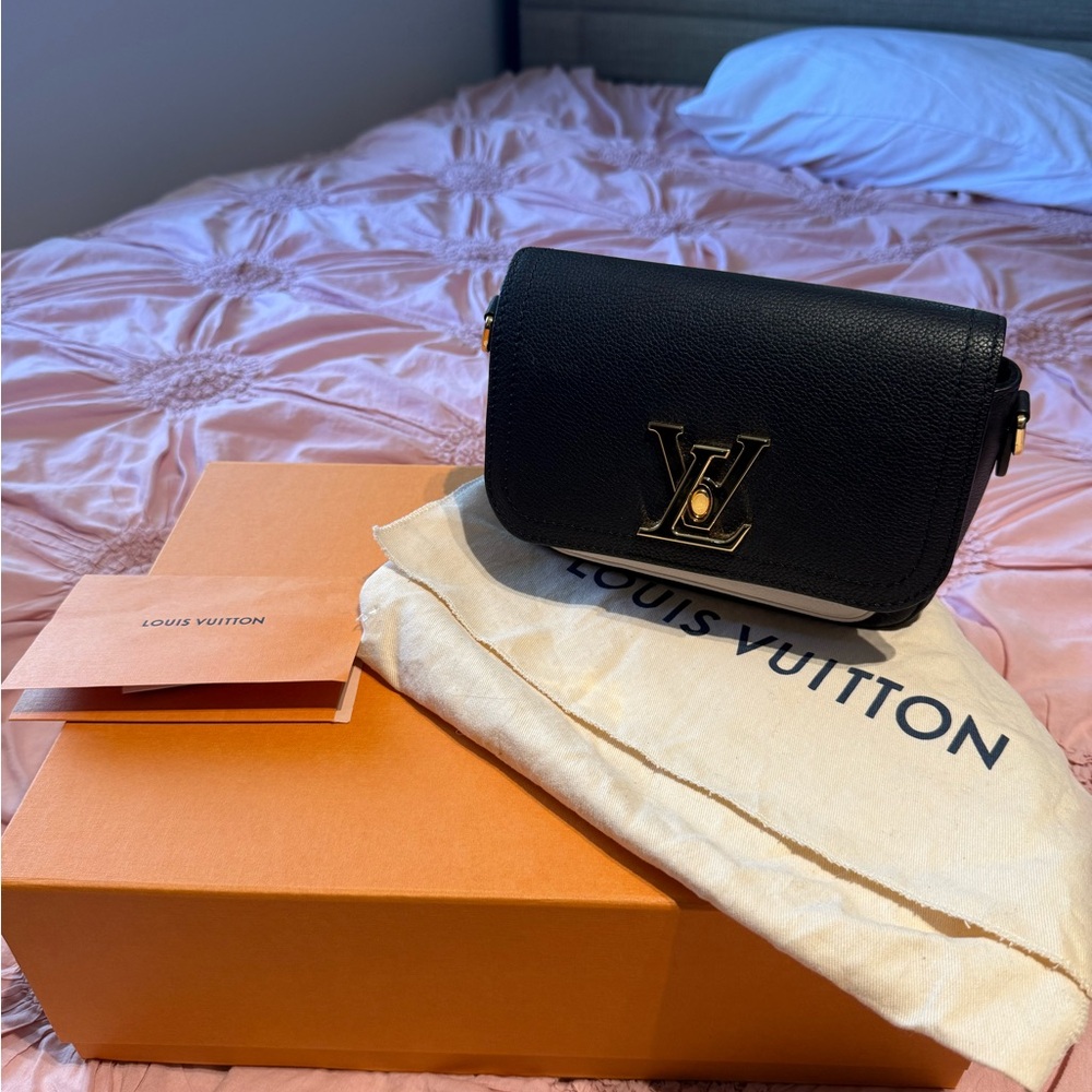 Louis Vuitton Elegant Black Crossbody Bag Lockme Tender (STILL IN STORES)